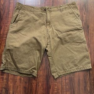 Carbon Men’s Shorts. Brown. Size 36.
